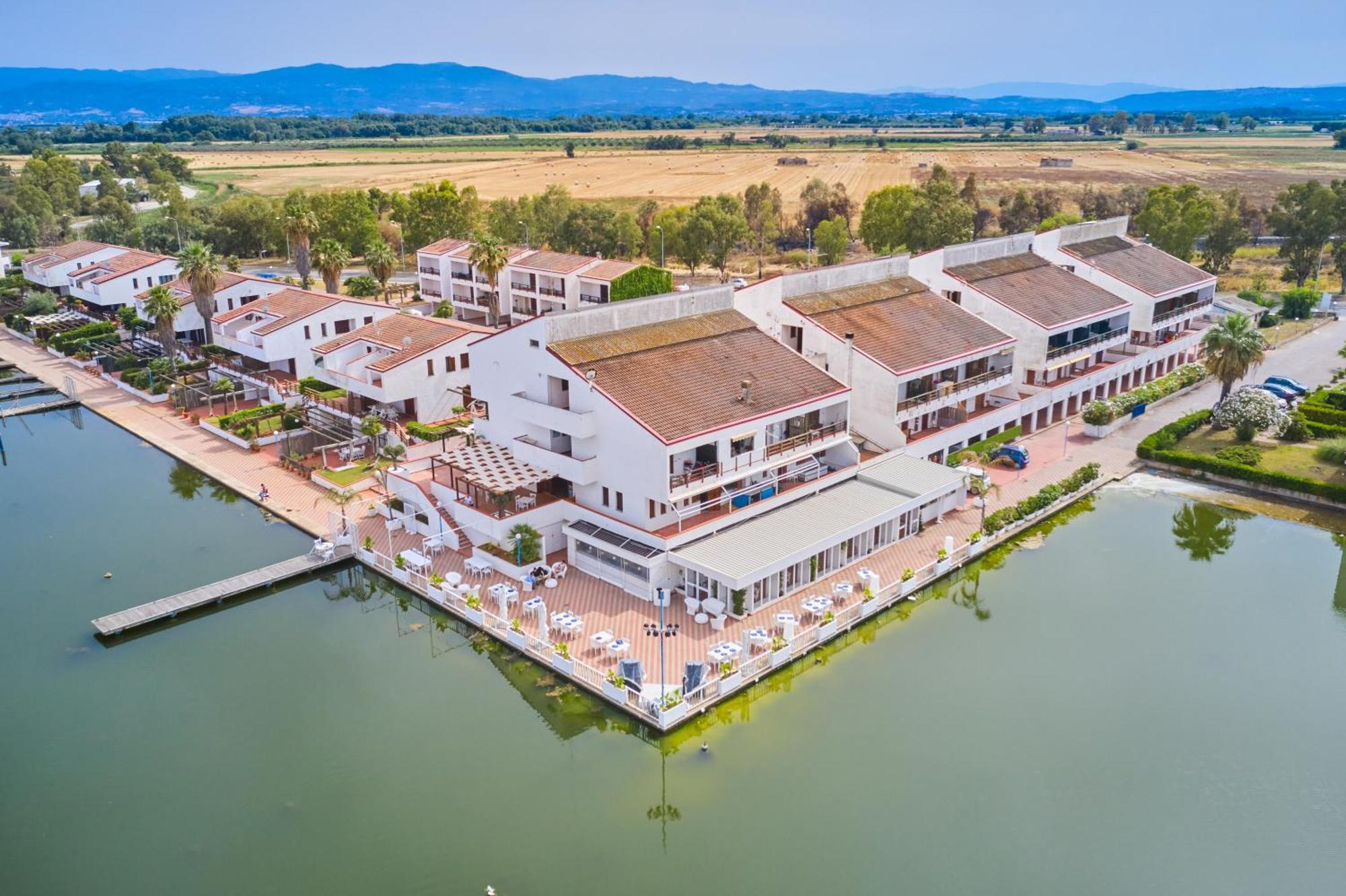 Casa Vacanze Lux By White Aparthotel I Casoni ภายนอก รูปภาพ