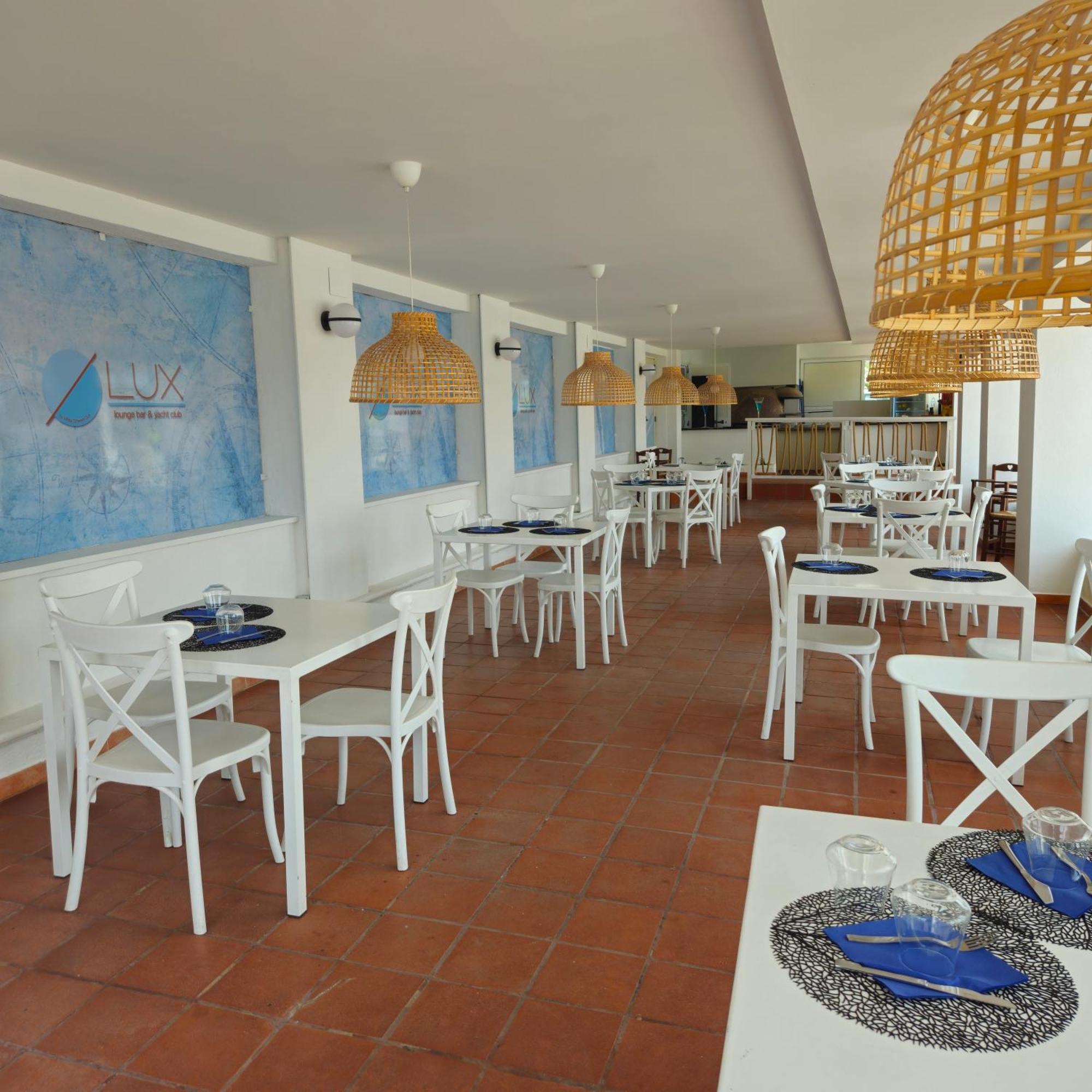 Casa Vacanze Lux By White Aparthotel I Casoni ภายนอก รูปภาพ