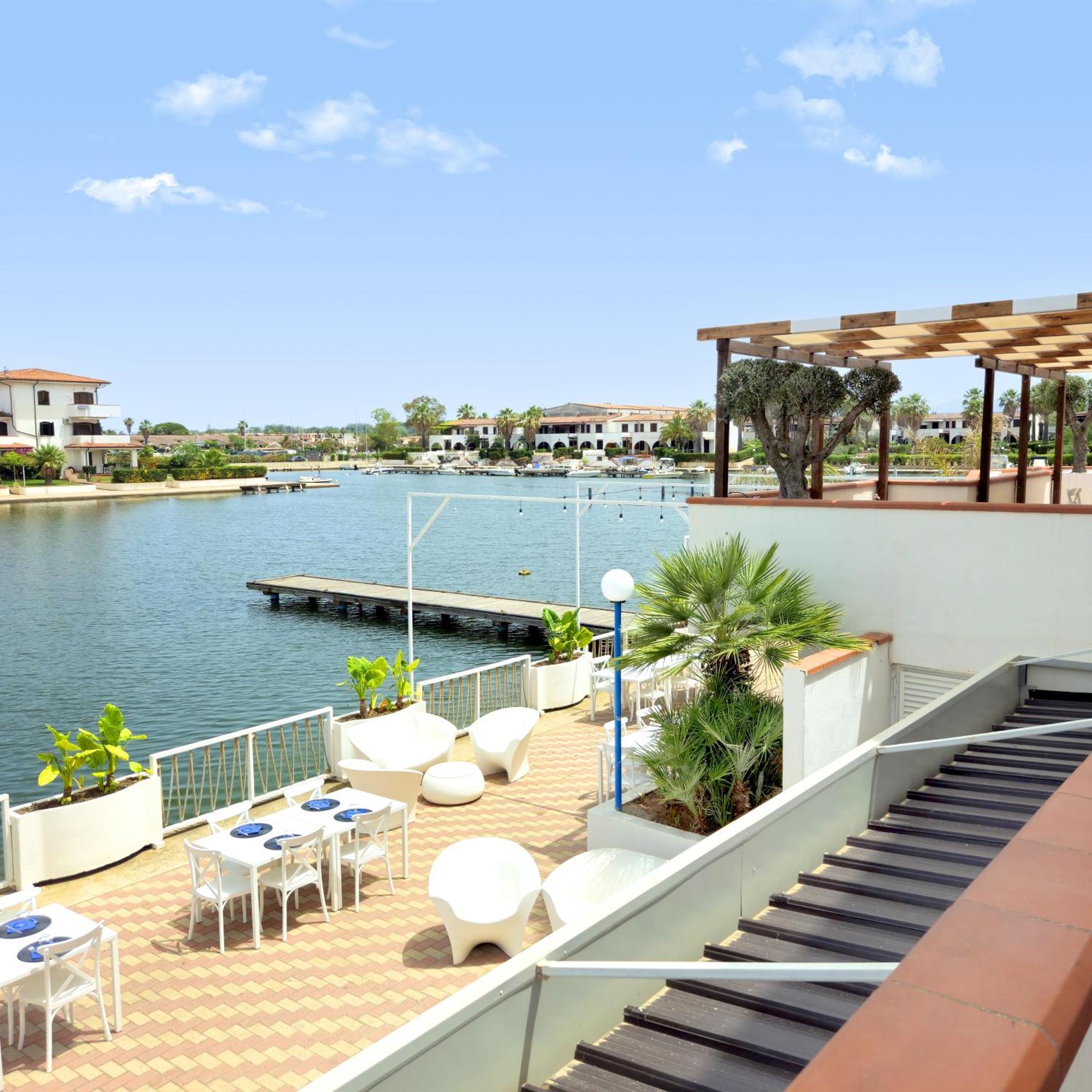 Casa Vacanze Lux By White Aparthotel I Casoni ภายนอก รูปภาพ